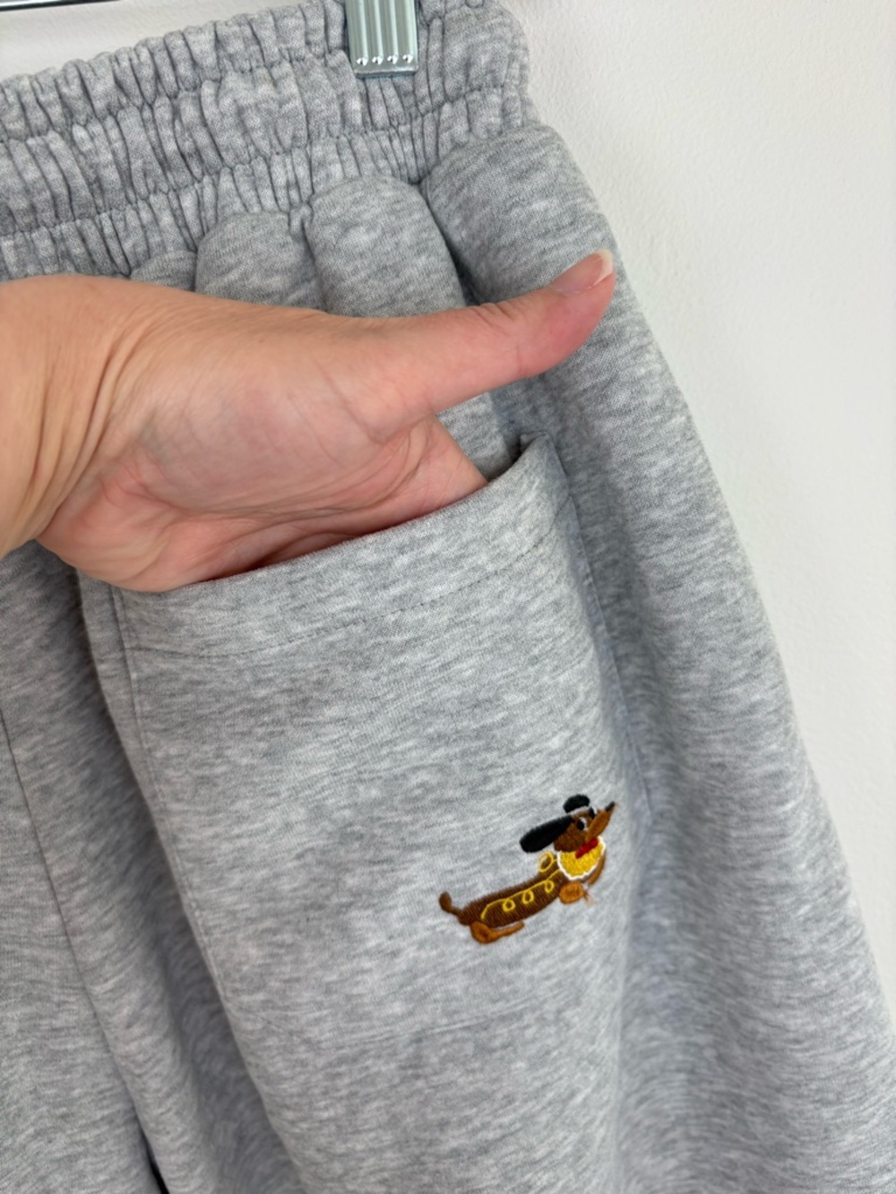 Aelfric Eden Embroidery Dog Baggy Barrel Sweatpants size Medium - Picture 5 of 9